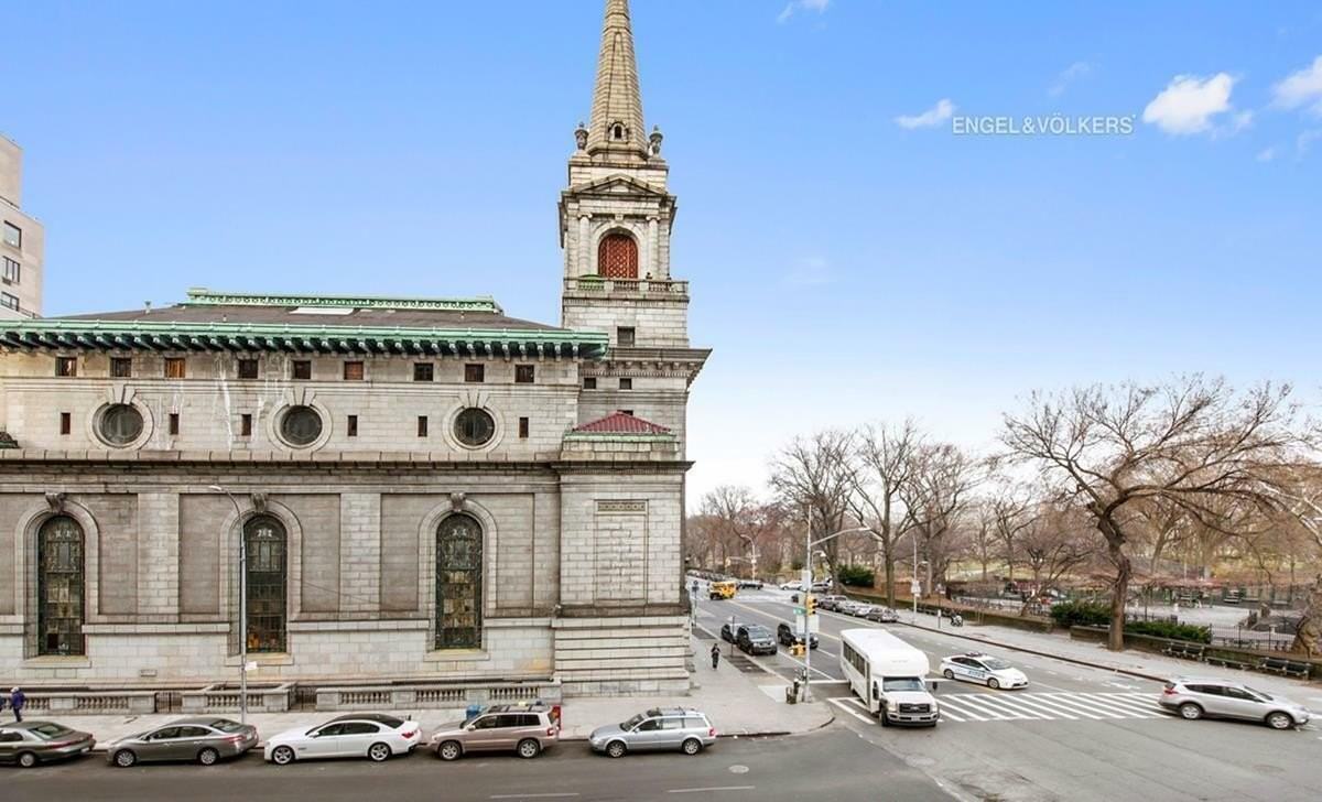 360 Central Park W - Photo 7 of 8