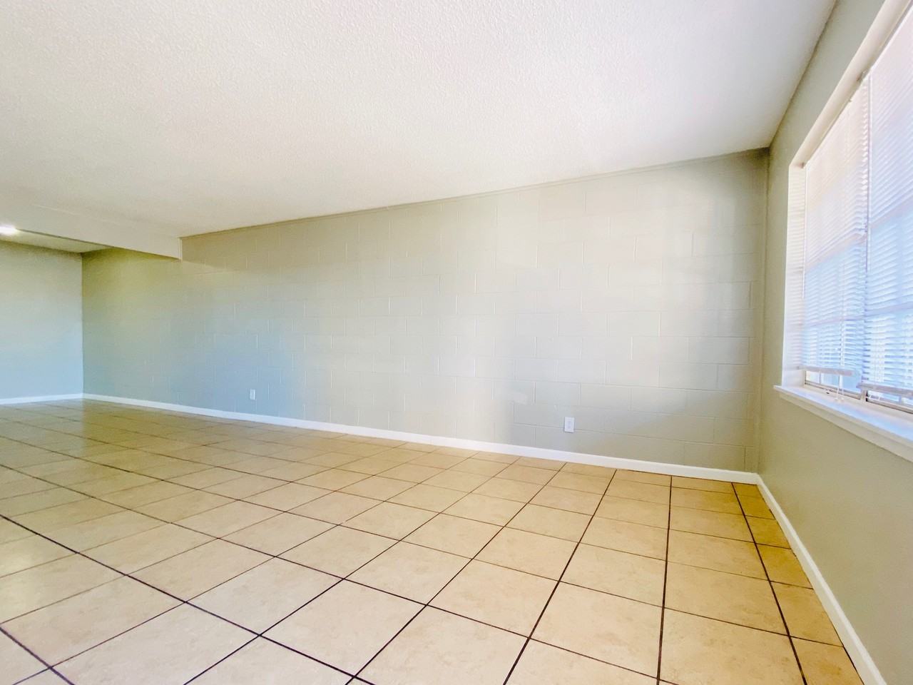 3854 Englewood Cir #3854 - Photo 4 of 26