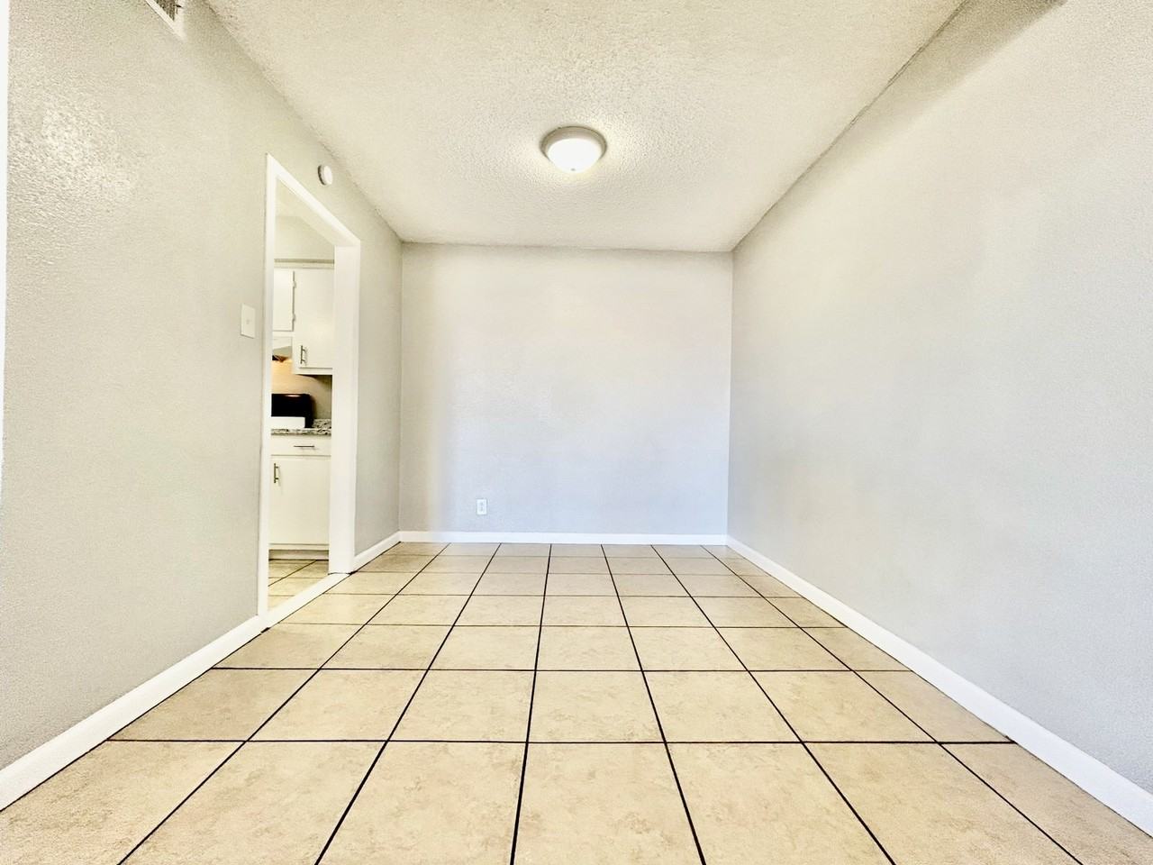 3854 Englewood Cir #3854 - Photo 6 of 26