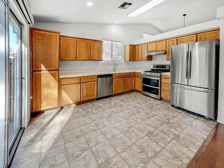 1041 Shenencock Way - Photo 3 of 20