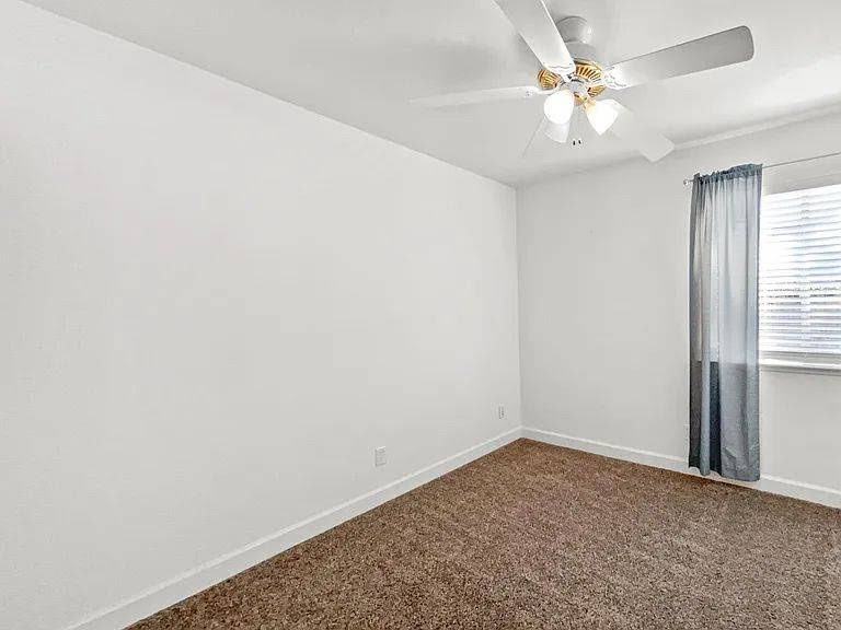 1041 Shenencock Way - Photo 6 of 20