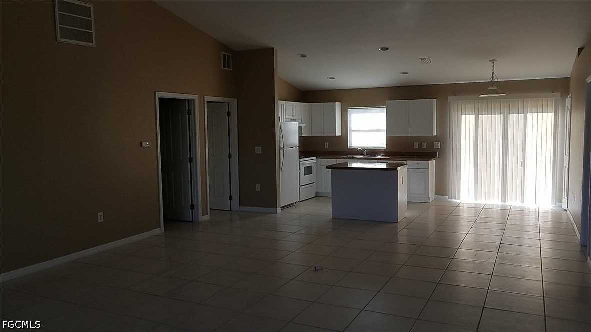 932 Dobbins St E - Photo 7 of 21