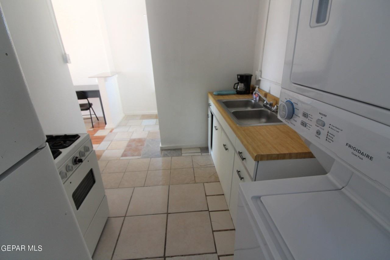 3527 E Missouri Ave Unit 1 - Photo 2 of 7