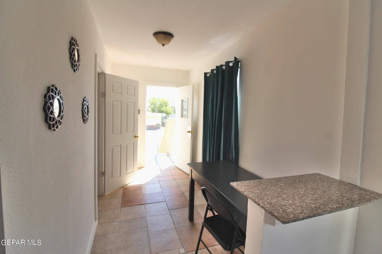 3527 E Missouri Ave Unit 1 - Photo 3 of 7