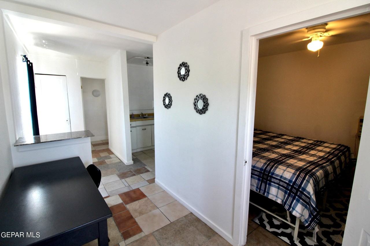 3527 E Missouri Ave Unit 1 - Photo 4 of 7