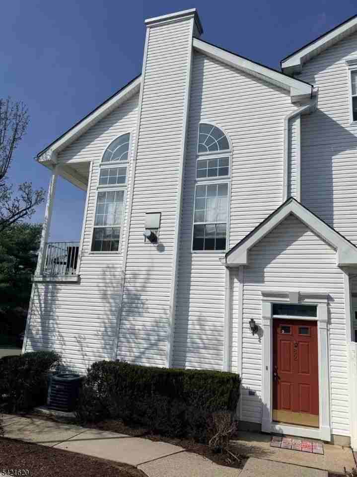 82 Hancock Dr - Photo 2 of 23