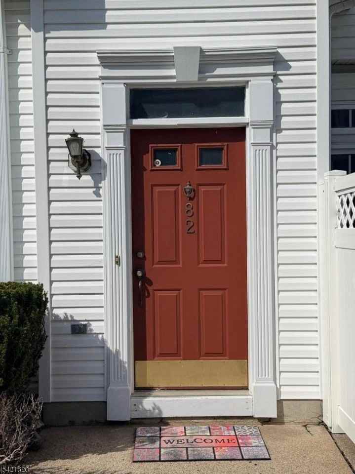 82 Hancock Dr - Photo 3 of 23