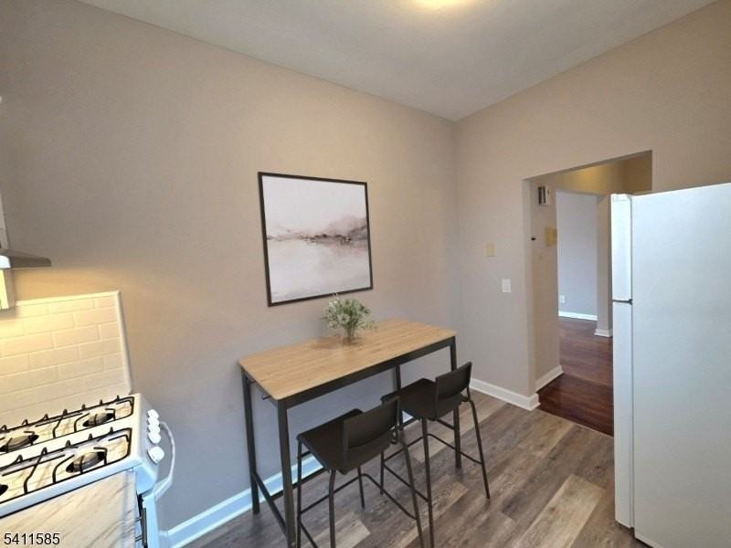 579 Belleville Ave #8 - Photo 3 of 15