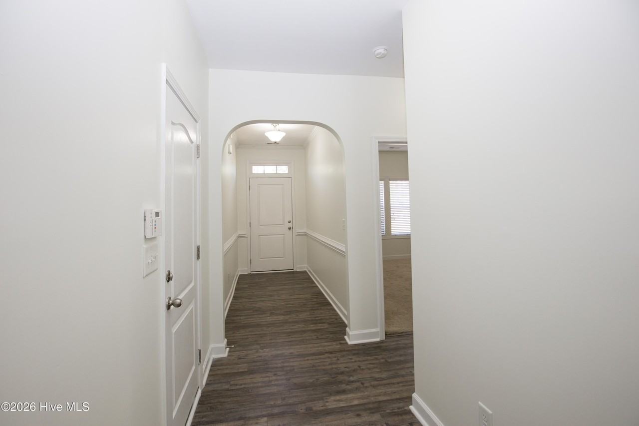 3025 Dana Ln - Photo 4 of 34