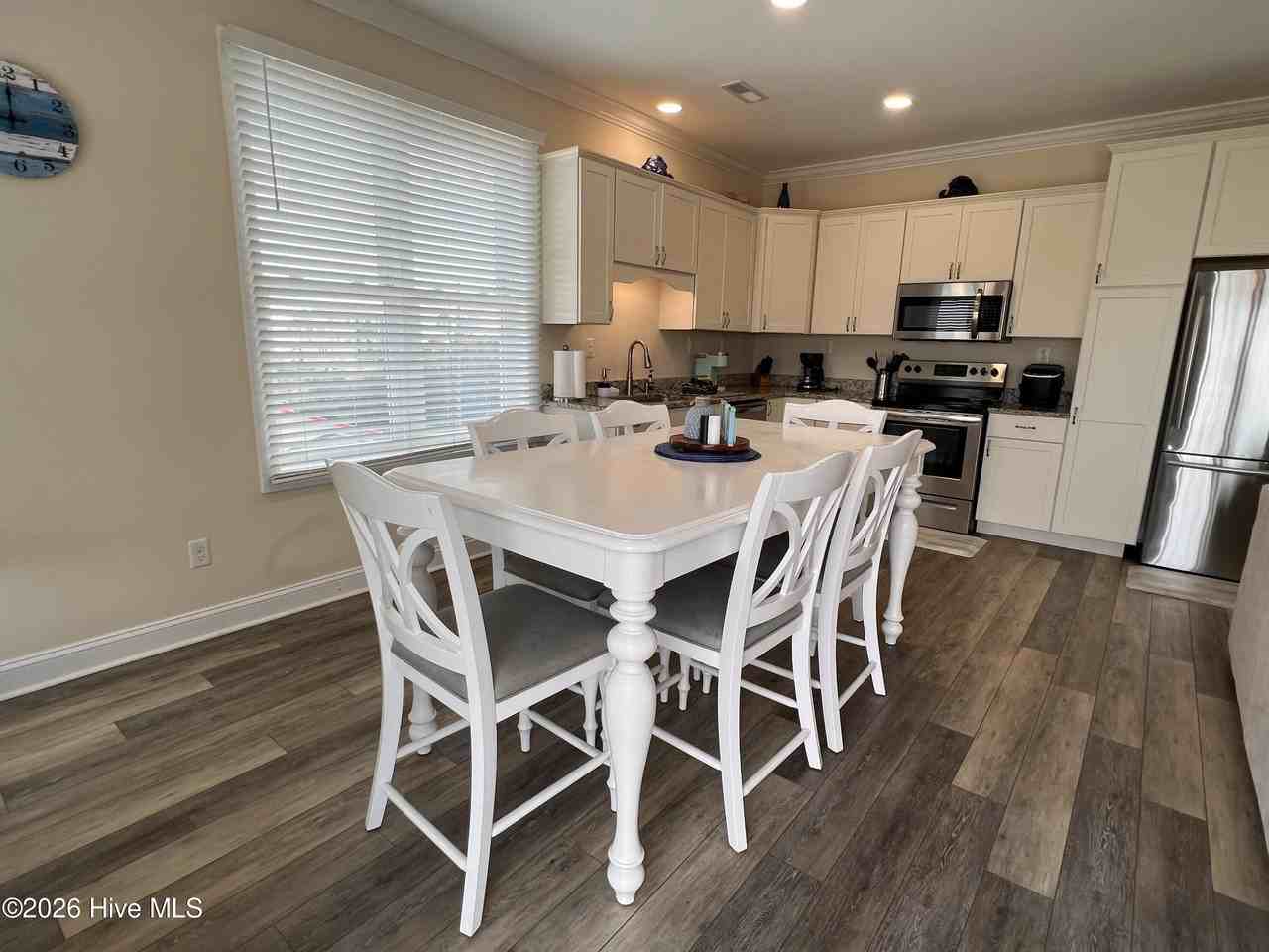 3307 Emerald Dr Unit East - Photo 6 of 22