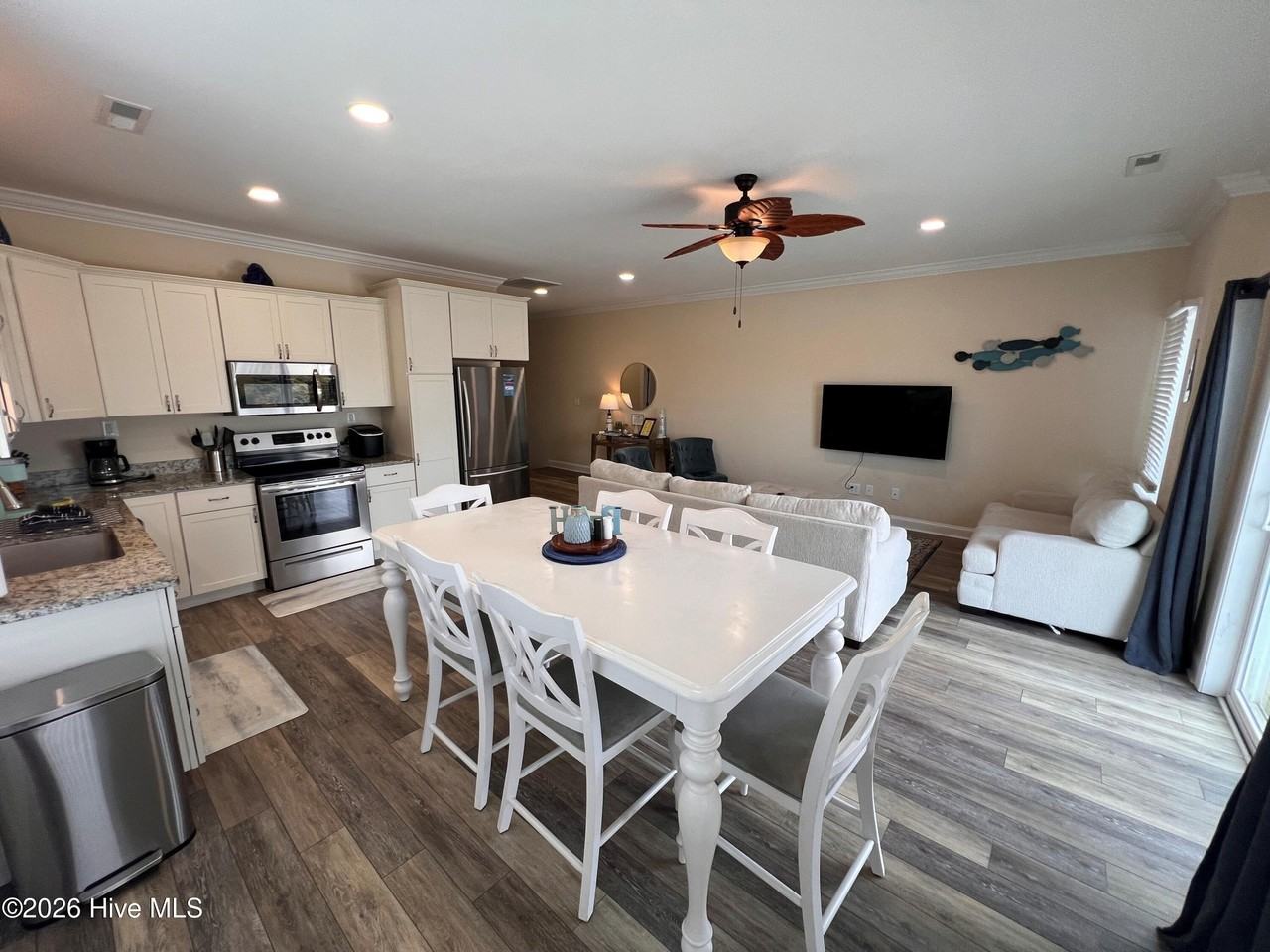 3307 Emerald Dr Unit East - Photo 7 of 22