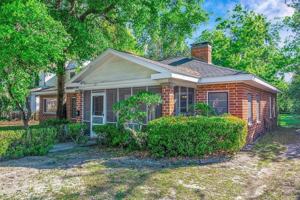 featured image of 107 Ne 9th St