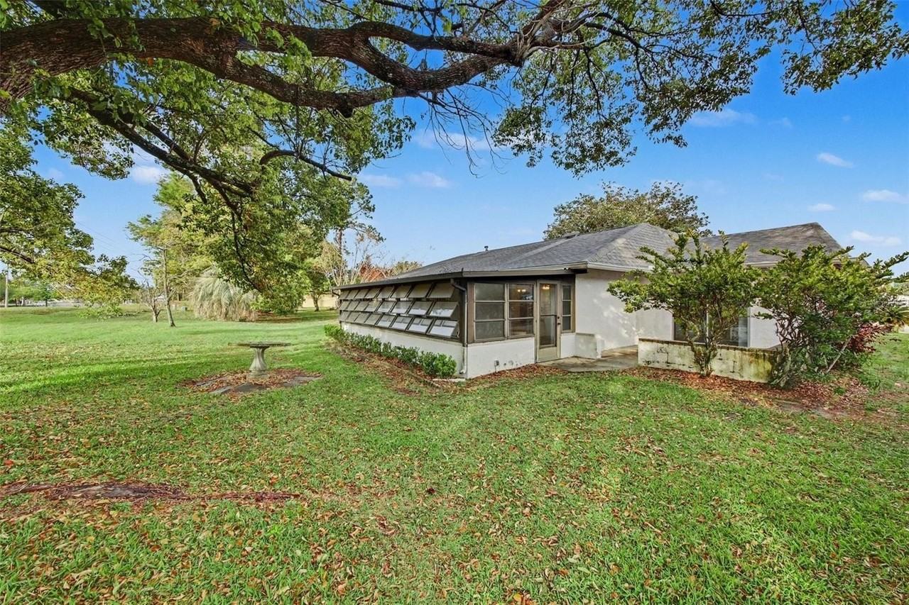 5033 Loyola Ln - Photo 5 of 25