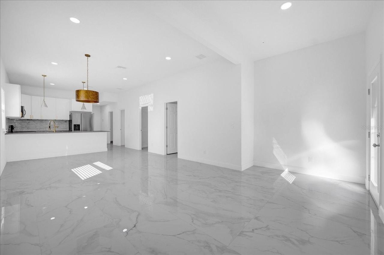 600 N Lakewood Ave - Photo 4 of 40