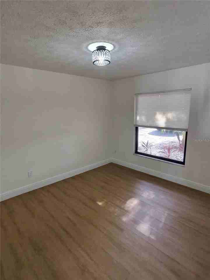 1104 Sagamore Dr - Photo 4 of 24