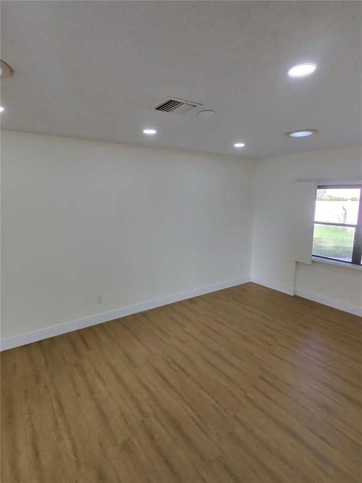 1104 Sagamore Dr - Photo 5 of 24