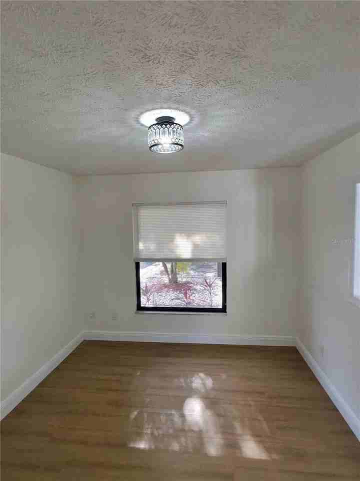 1104 Sagamore Dr - Photo 7 of 24