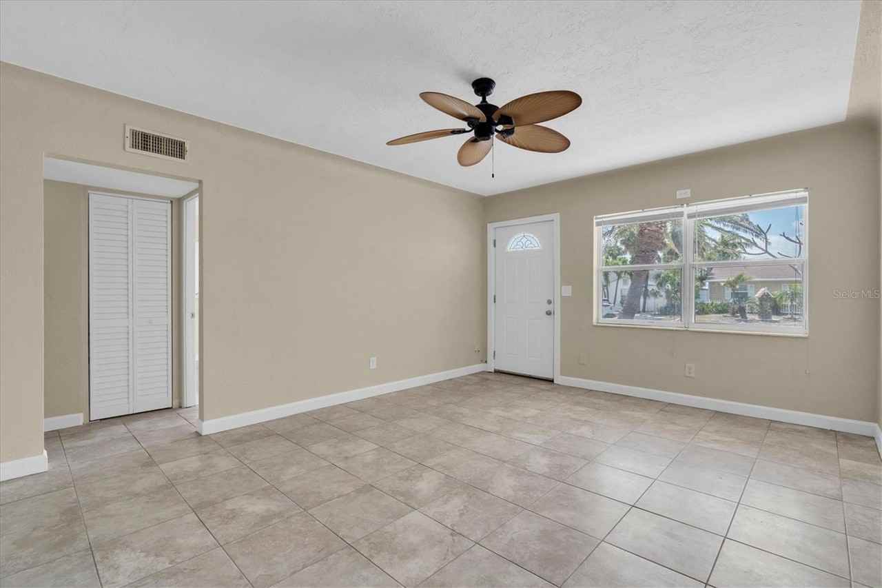 333 72nd Ave - Photo 5 of 35