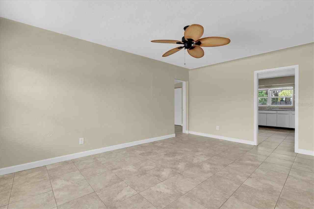 333 72nd Ave - Photo 7 of 35