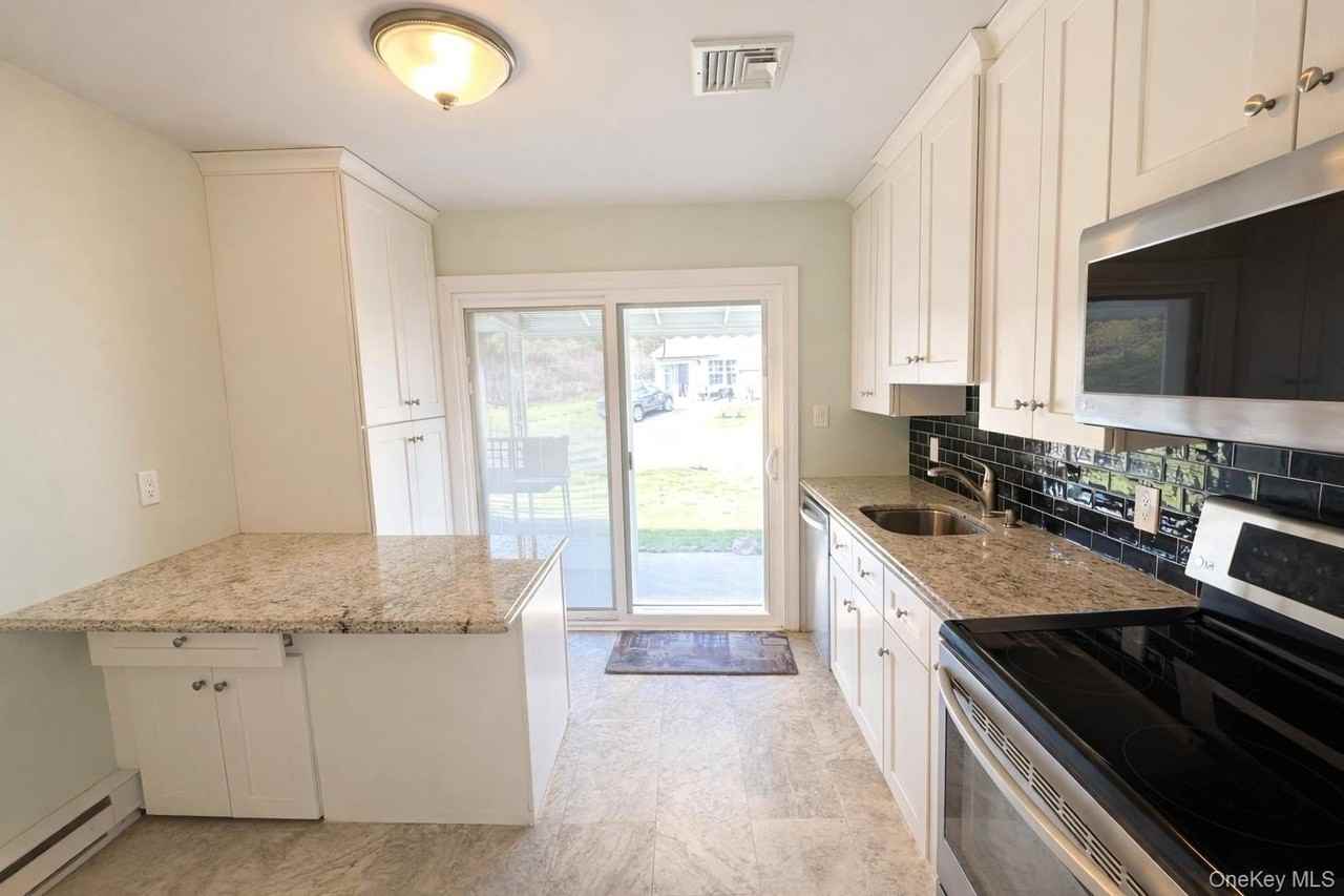 426 Aylesbury Ct Unit C - Photo 3 of 9