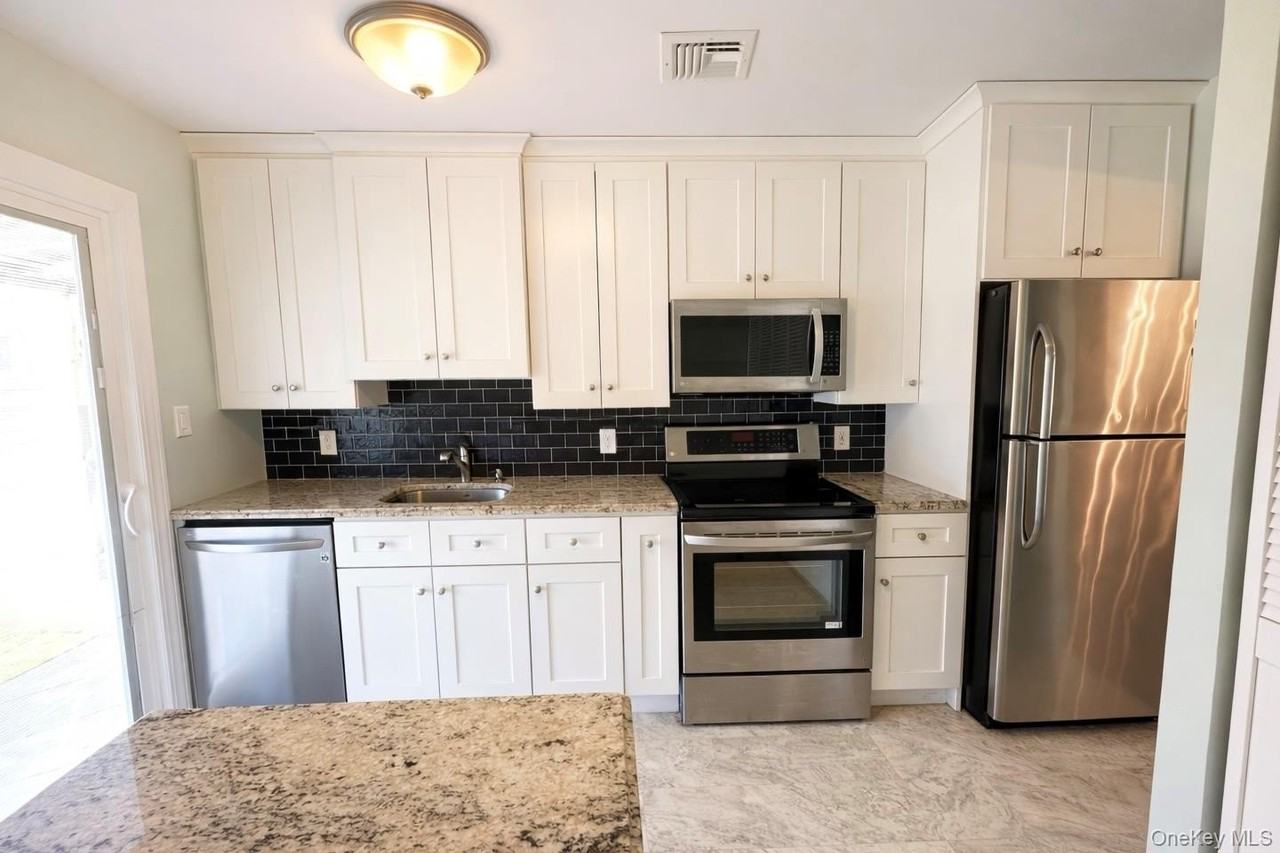 426 Aylesbury Ct Unit C - Photo 4 of 9