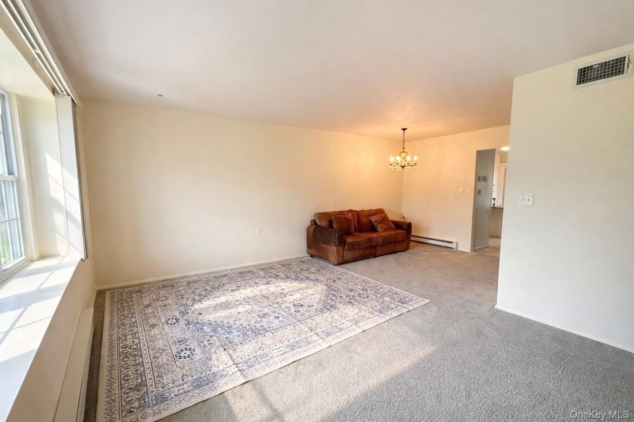 426 Aylesbury Ct Unit C - Photo 5 of 9