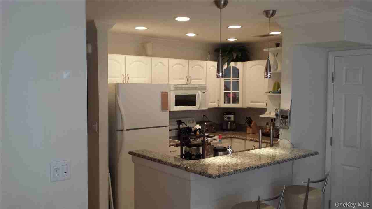 84 Pacific Blvd - Photo 6 of 8