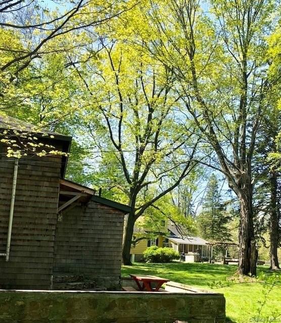 186 Taylor Rd - Photo 3 of 26