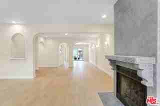 209 N Doheny Dr - Photo 6 of 8