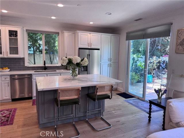 2553 Santa Ana Ave - Photo 3 of 8