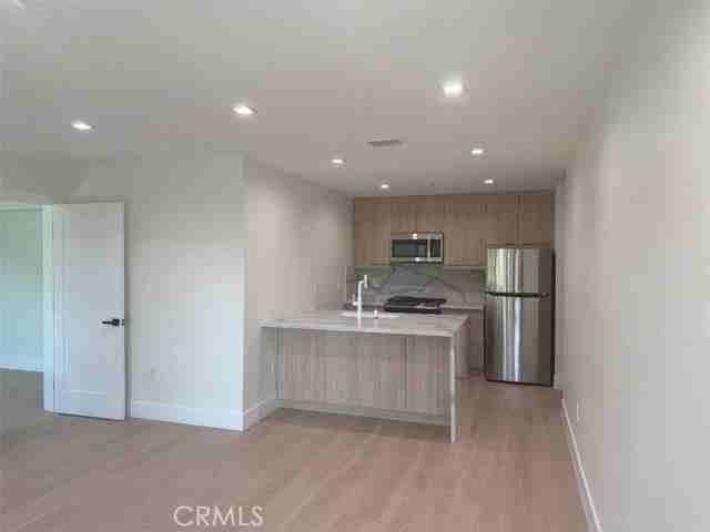 2846 Fairmount Ave - Photo 3 of 8