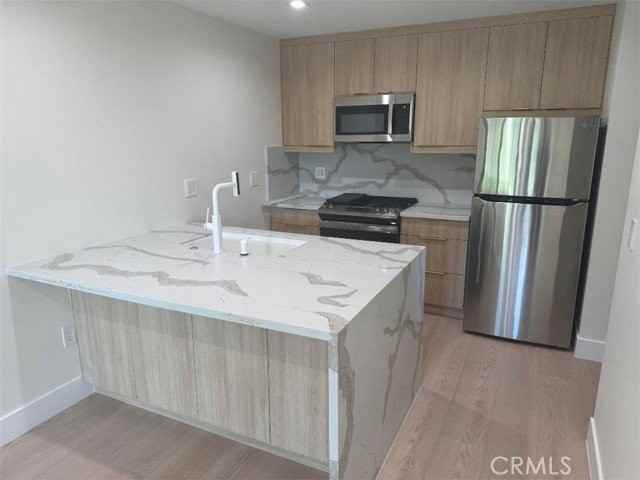 2846 Fairmount Ave - Photo 4 of 8