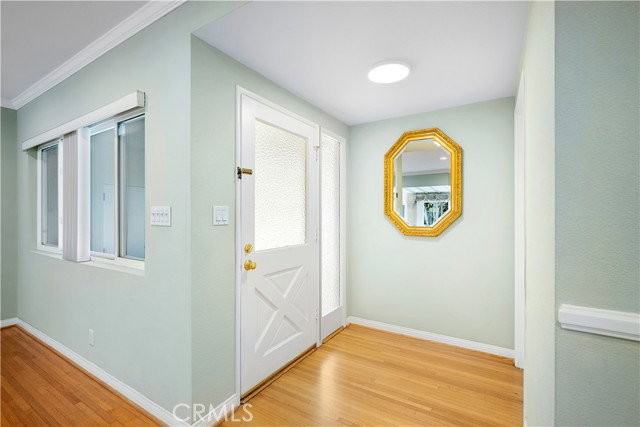 841 Irving Dr - Photo 3 of 8