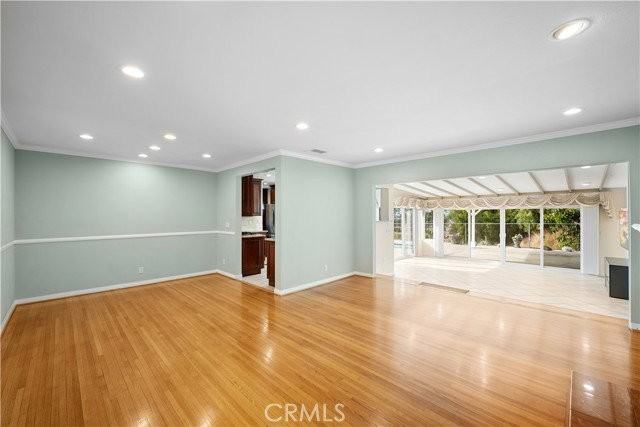 841 Irving Dr - Photo 4 of 8