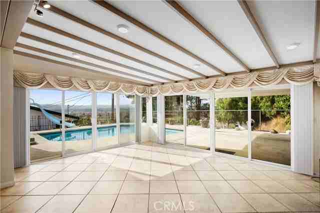 841 Irving Dr - Photo 5 of 8