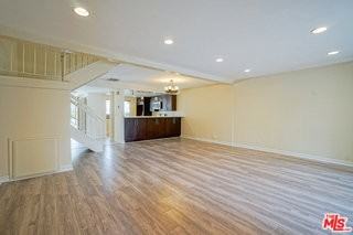 5760 Owensmouth Ave #14 - Photo 2 of 8