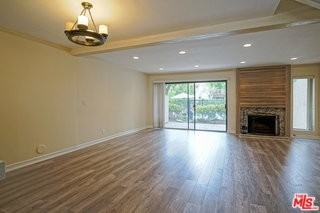 5760 Owensmouth Ave #14 - Photo 3 of 8