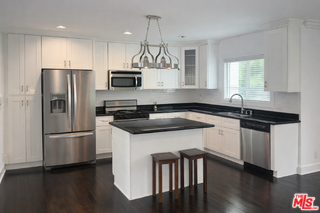 7013 Andasol Ave - Photo 4 of 8