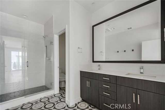 229 Elm Ave - Photo 3 of 8