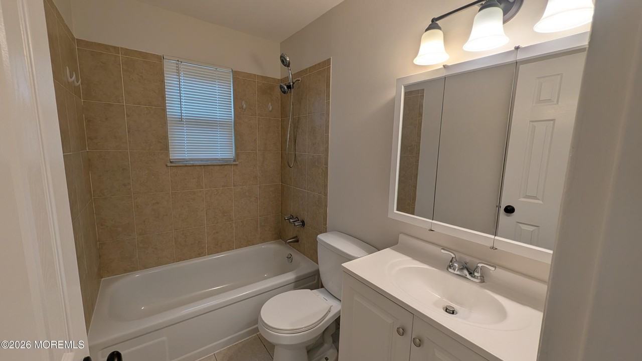 230 Sawmill Rd Apt A - Photo 3 of 3