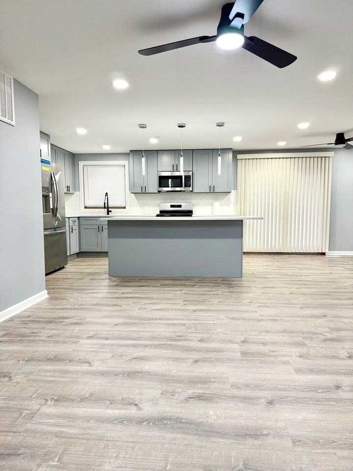 1310 Somerset Ln - Photo 2 of 24