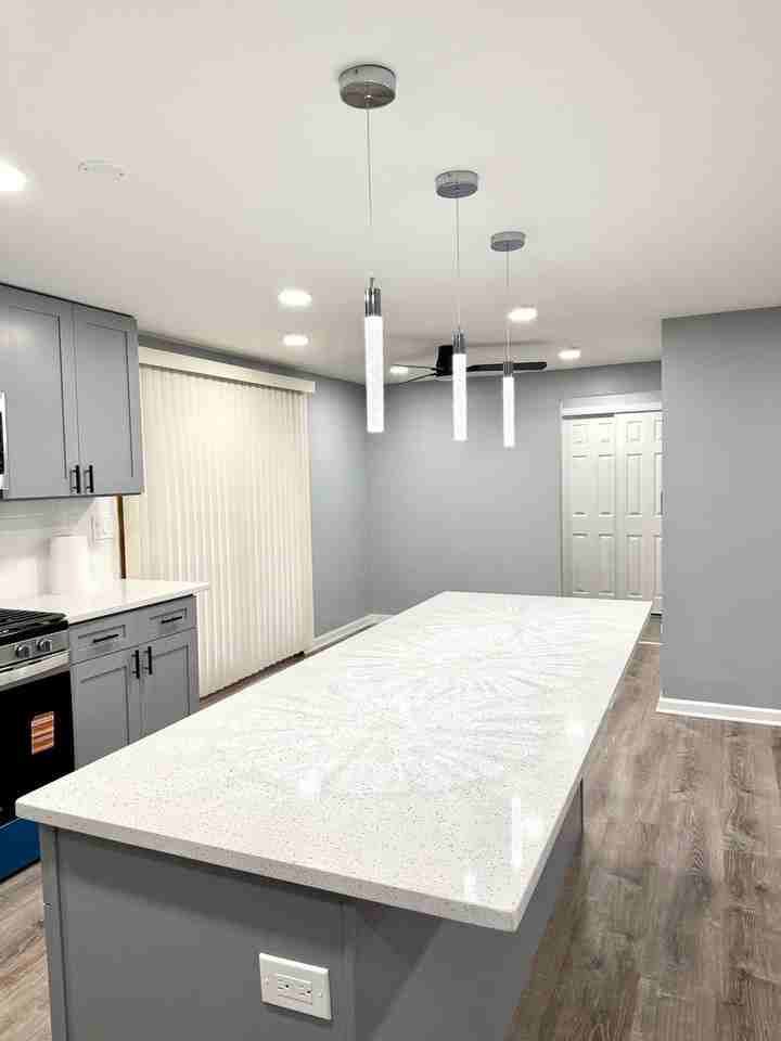 1310 Somerset Ln - Photo 4 of 24