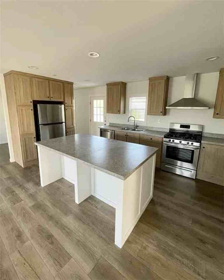 120 Diana St - Photo 2 of 10