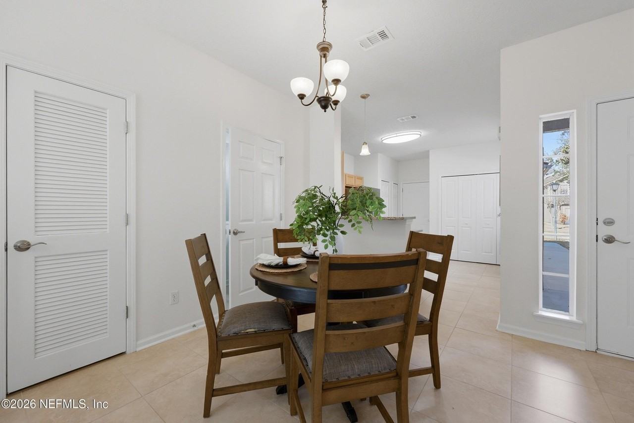 334 Scrub Jay Dr - Photo 5 of 33