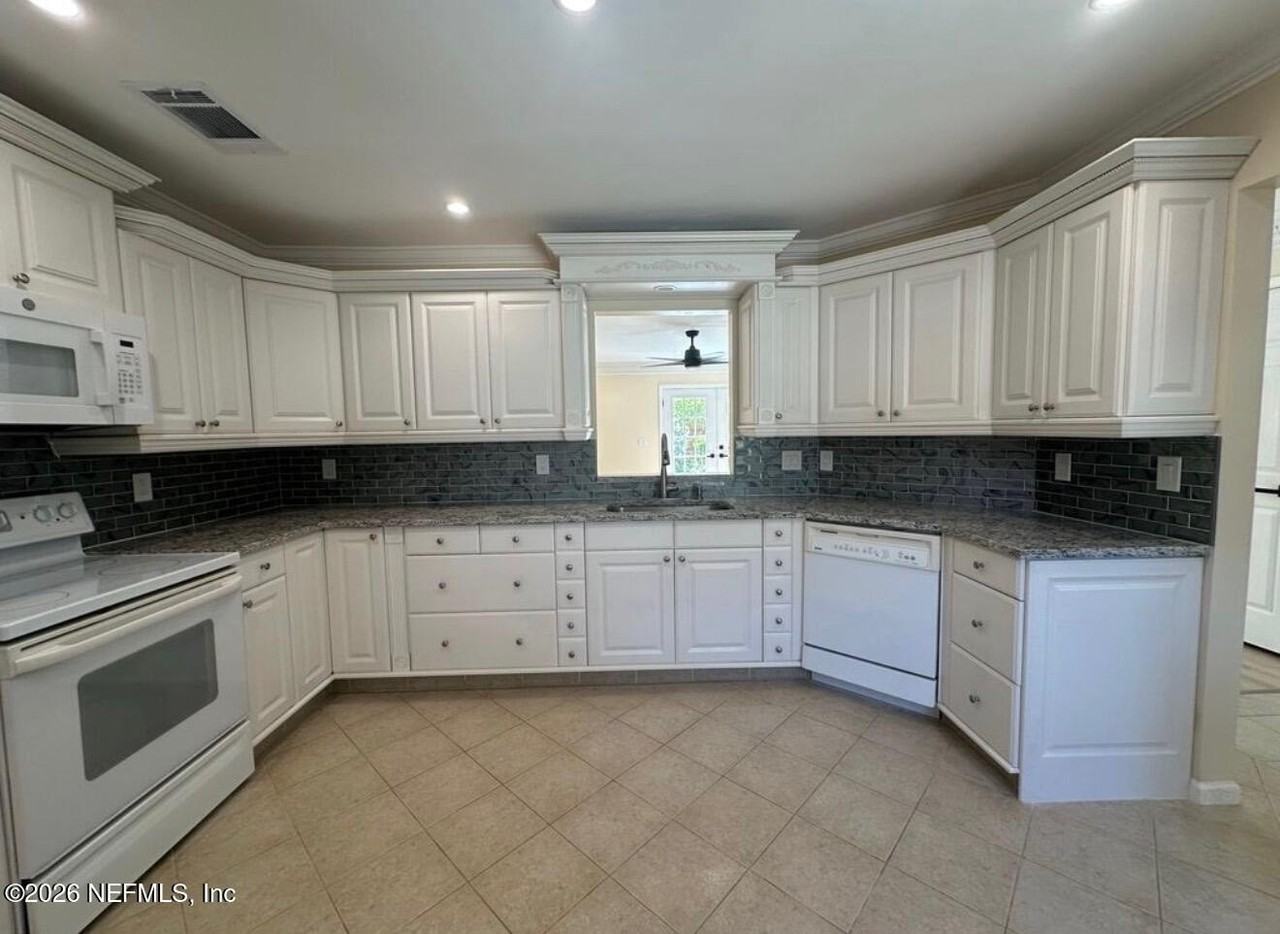 12558 Glamdring Ct - Photo 3 of 29