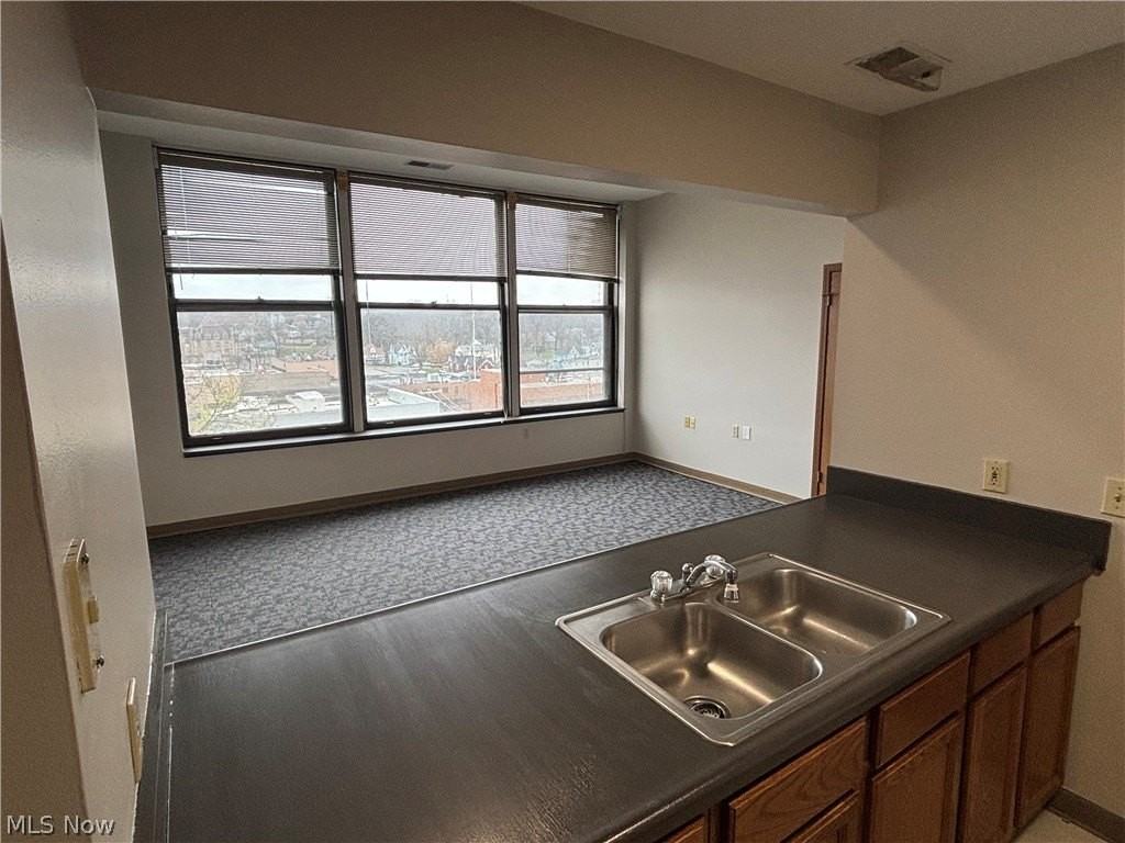 59 Lincoln Way E #602 - Photo 4 of 6