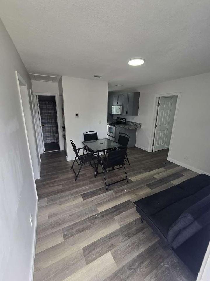 Sw 138th Ct - Photo 5 of 8