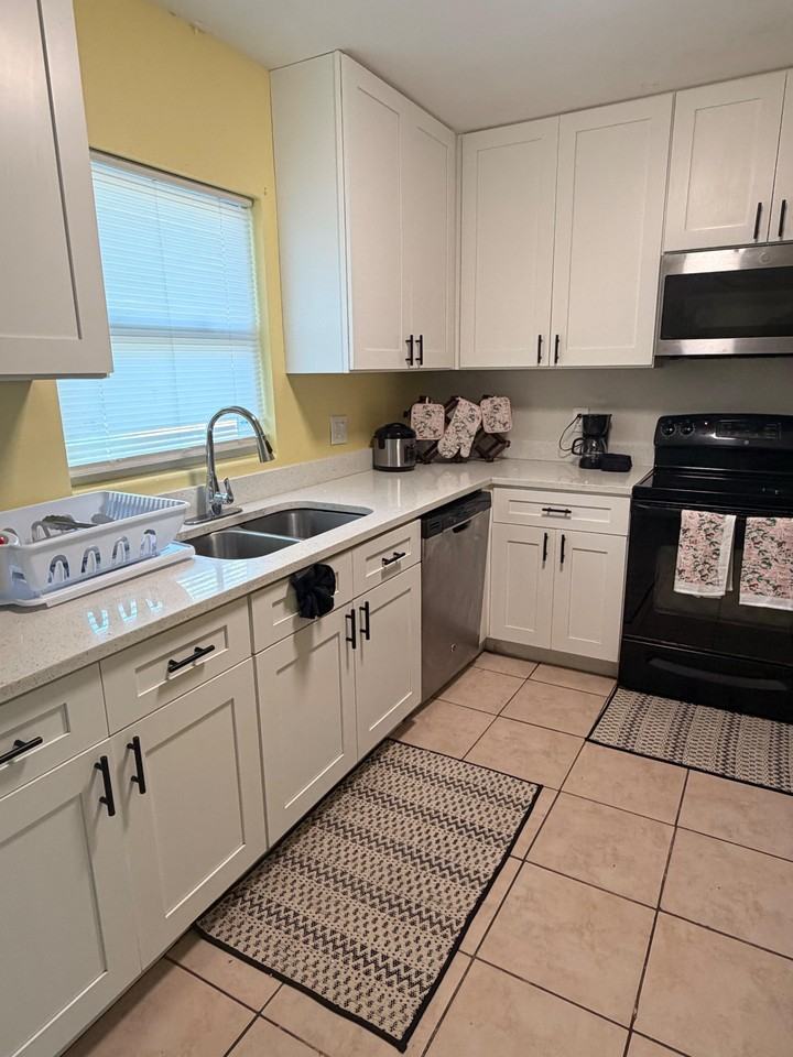 N Hudson St - Photo 2 of 12