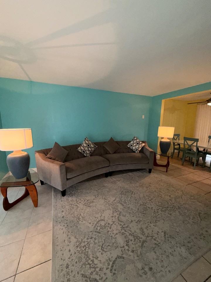 N Hudson St - Photo 3 of 12