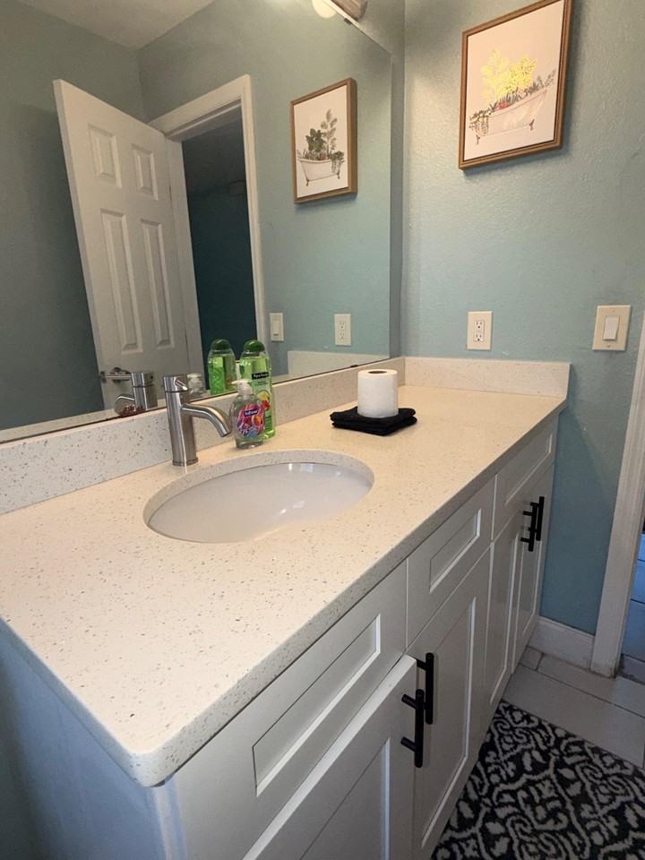 N Hudson St - Photo 4 of 12